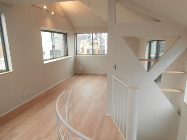 �y�����E���r���O�z�@