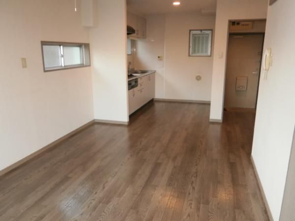 �y�����E���r���O�z�@