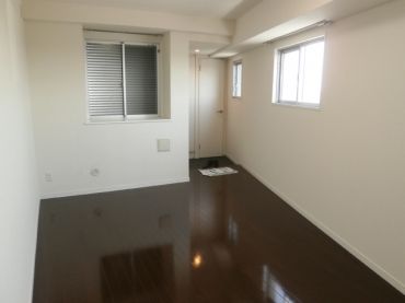 �y�����E���r���O�z�@