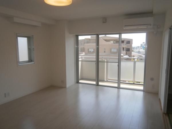 �y���ԁE���r���O�z�@