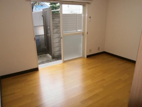 �y���ԁE���r���O�z�@