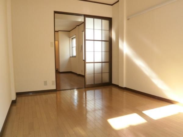 �y���ԁE���r���O�z�@