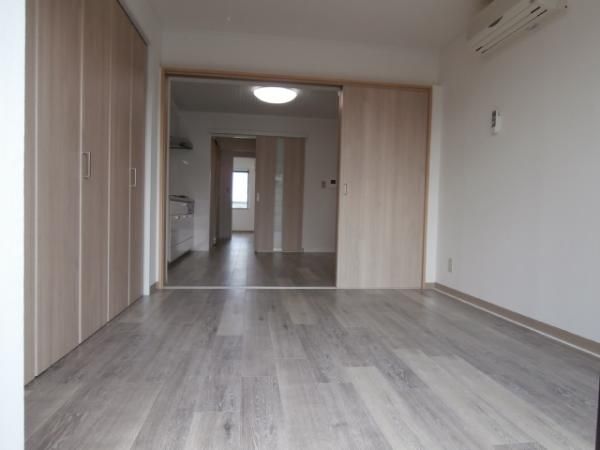 �y�����E���r���O�z�@