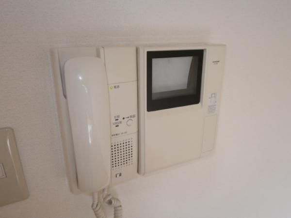 �y�Z�L�����e�B�z�@