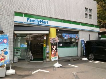 �y���Ӂz�@�t�@�~���[�}�[�g���Ԍ����w�k�X206��