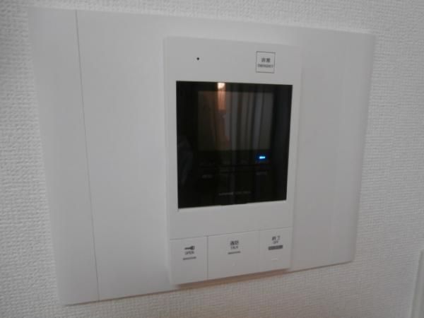 �y�Z�L�����e�B�z�@