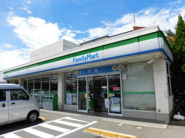 �y���Ӂz�@�t�@�~���[�}�[�g���c�J����ʂ�X302��