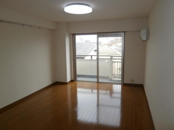 �y���ԁE���r���O�z�@