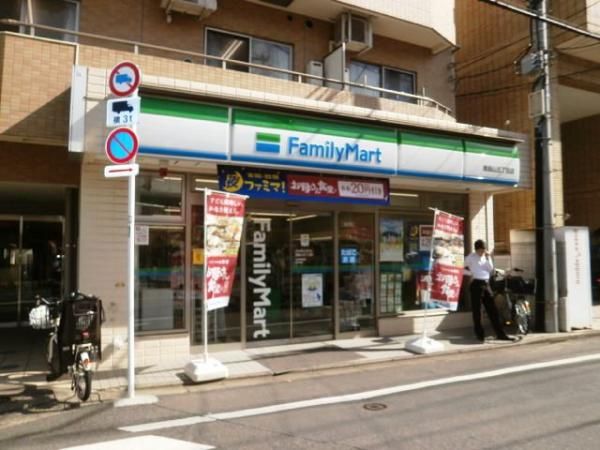 �y���Ӂz�@�t�@�~���[�}�[�g��G�R�ܒ��ړX74��