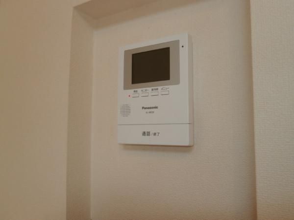 �y�Z�L�����e�B�z�@