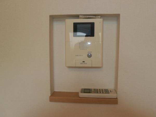 �y�Z�L�����e�B�z�@