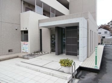 �y�G���g�����X�z�@